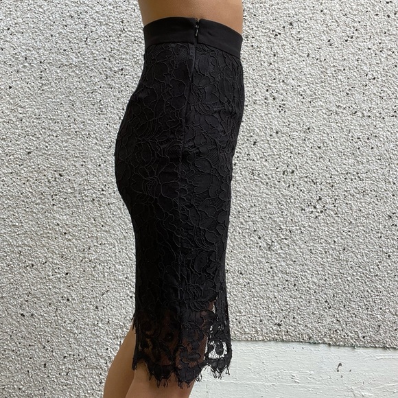 Lace knee length skirt - Picture 3 of 4
